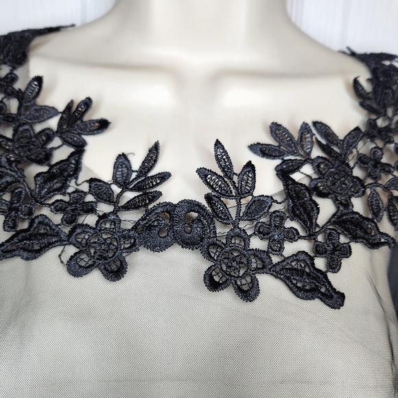 Vintage Sheer Black Lace Bed Jacket Peignoir Topper Boudoir Lingerie - Picture 3 of 6